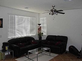 For rent 3 bd/2.5 bath house with den in Phoenix, AZ (Photo 2 of 4)