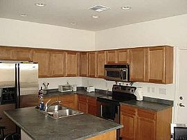 For rent 3 bd/2.5 bath house with den in Phoenix, AZ (Photo 3 of 4)