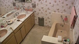 Spacious Beverly Hills Adjacent in Los Angeles, CA (Photo 4 of 6)