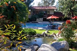 Downstairs Apartment with Enclosed Patio in Fountain Valley, CA