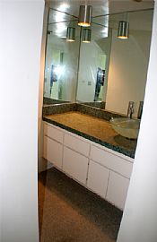 Immaculate 2+2 Condo in Hollywood Hills in Los Angeles, CA (Photo 6 of 6)