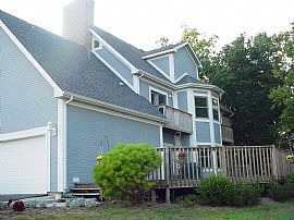Stately Colonial Five Bedroom Home in Gurnee, IL (Photo 2 of 6)