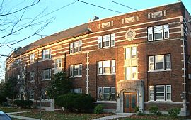 Nice quiet building in central location in Lakewood, OH