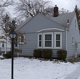 UPDATED, CLEAN 3 bd 1 bth Bungalow in Royal Oak, MI