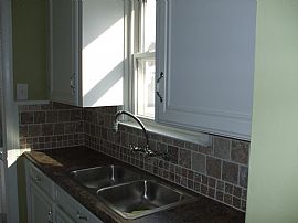 UPDATED, CLEAN 3 bd 1 bth Bungalow in Royal Oak, MI (Photo 3 of 4)