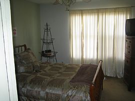 Townhouse with 1-car Garage in Denver, CO (Photo 3 of 5)