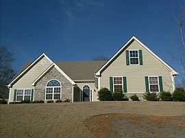 LARGE LOT, LARGE ROOMS IN HOSCHTON! in Hoschton, GA