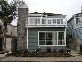 Steps to Beach in Newport Beach, CA
