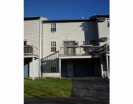 great location 2 bed 2 1/2 bath condo in West Warwick, RI (Photo 5 of 6)