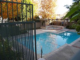 Clean & Comfortable in Canoga Park, CA (Photo 5 of 6)