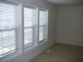 Almost New Townhouse in Crystal Lake, IL (Photo 3 of 3)