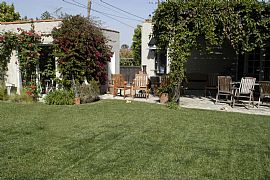 2 Bedroom House 1100Sq/ft 6000Sq/ft lot in San Pedro, CA (Photo 4 of 6)