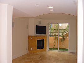 1 MONTH FREE!! 2+2+DEN IN PRIME LOCATION in Pacific Palisades, CA (Photo 3 of 4)