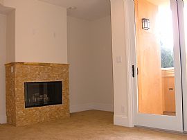 1 MONTH FREE!! 2+2+DEN IN PRIME LOCATION in Pacific Palisades, CA (Photo 4 of 4)
