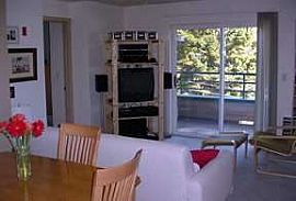 Beautiful 2 bed with Heavenly View in Wallingford, WA (Photo 3 of 6)