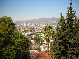 Home With Commanding View in Glendale, CA