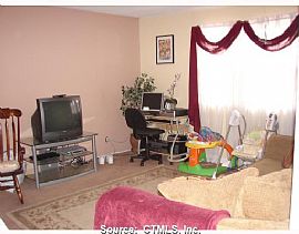 Condo for rent in Windsor Locks, CT (Photo 2 of 4)