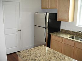 Contemporary Condo. No Credit Checks!! in Dallas, TX (Photo 4 of 6)