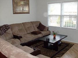 Townhouse for Rent!! Newly Renovated* in Frederick, MD (Photo 3 of 6)