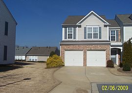Beautiful Townhome Available Now! in Duluth, GA