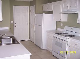 Beautiful Townhome Available Now! in Duluth, GA (Photo 2 of 4)