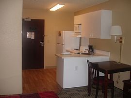 Fully Furnished Studio Suites/Month to M in Oceanside, CA (Photo 3 of 4)