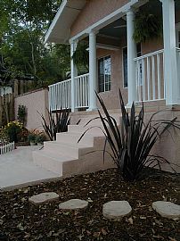 Secluded Hillside Garden Bungalow in Los Angeles, CA (Photo 3 of 6)