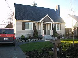 Fully Remodeled Cape Cod Near Huge Park! in Vancouver, WA