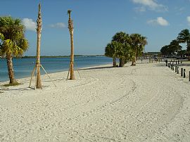 Livee on the Beach Area and Enjoy in Hutchinson Island, FL