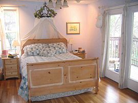 Stylish Home in Beautiful Tarrytown in Austin, TX (Photo 3 of 4)