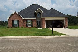Beautiful 3 Bedroom in Denham Springs, LA (Photo 2 of 3)
