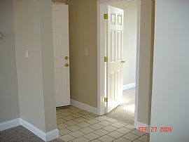 Bautifully renovated Spacious Apartment in Fall River, MA (Photo 3 of 5)