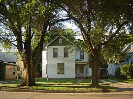 Large 2 bdrm lower duplex apt in Terre Haute, IN