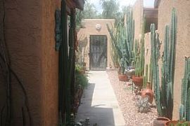 Cute 2 Bedroom 1 Bath Townhouse in Tucson, AZ (Photo 4 of 5)