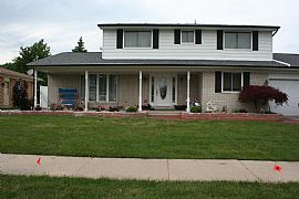 Beautiful 4bd/2.5 bath Colonial in Clinton Township, MI