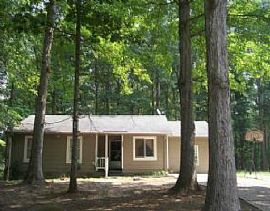 Great location! 3 or 4 bed/1 bath  in Gainesville, GA