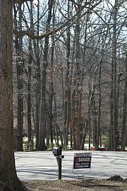 Great location! 3 or 4 bed/1 bath  in Gainesville, GA (Photo 2 of 5)