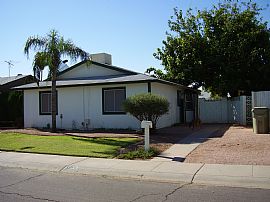 Cozy 2 bedroom in quiet neighborhood! in Glendale, AZ