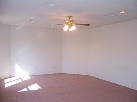 Plano Schools, 3 bedroom, 3 full bath in Dallas, TX (Photo 4 of 6)