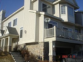 Newer Upgraded Townhouse in Woodbury, MN