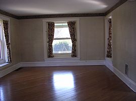 Beautiful Historic Victorian/Near Train in Wyncote, PA (Photo 2 of 5)