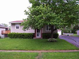 BEAUTIFUL NEWLY RENOVATED 3 BED/2 BATH in Woodridge, IL (Photo 6 of 6)