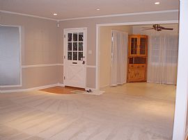 Immaculate 3 bedroom / 1 1/2 bath in Montebello, CA (Photo 2 of 3)