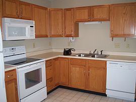 3BR/2BA Spacious Condo (SE Indy) in Indianapolis, IN (Photo 1 of 6)