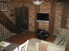 Old Town/Lincoln Park Private Courtyard in Lincoln Park, IL (Photo 5 of 6)