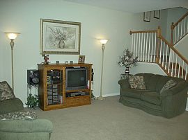 Beautifully decorated, new const condo in Woodhaven, MI