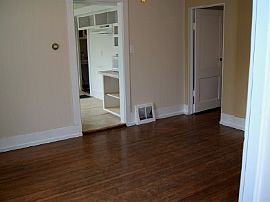 Cute 2 bedroom with garage in Ottawa, IL (Photo 4 of 5)