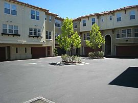 Beautiful 2BR/2.5 BA Townhouse in Pleasant Hill, CA