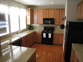 Beautiful 2BR/2.5 BA Townhouse in Pleasant Hill, CA (Photo 2 of 5)