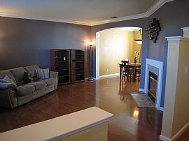 Beautiful 2BR/2.5 BA Townhouse in Pleasant Hill, CA (Photo 3 of 5)